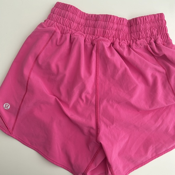 lululemon 4” hotty hots size 2, sonic pink, slightly used - Picture 4 of 4